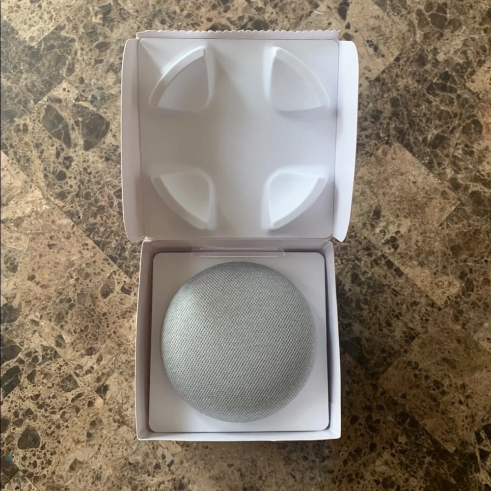 Google Home Mini - Picture 4 of 5